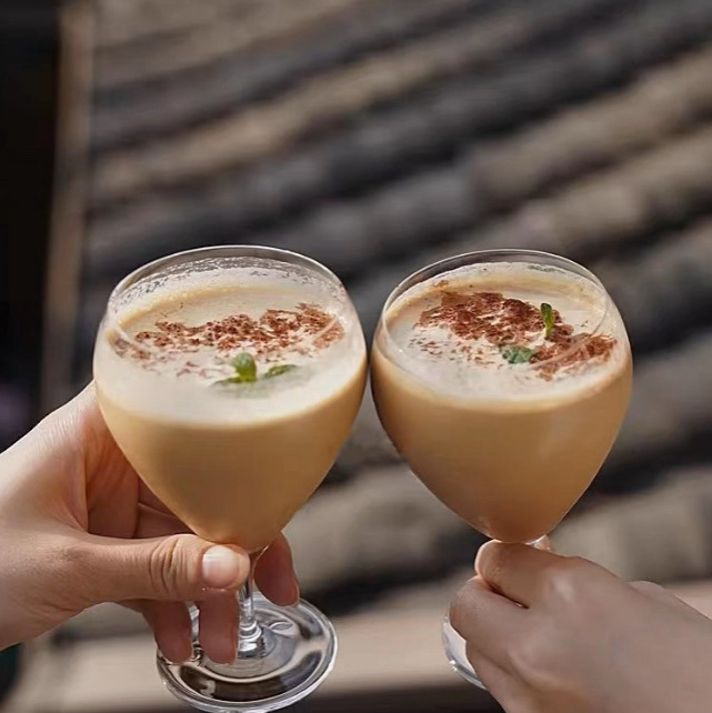 Manufacturer's batch of popular Instagram retro highball cups, teardrop glass dessert cups, coffee shop ice cream cups, and Japanese red wine glasses details Picture