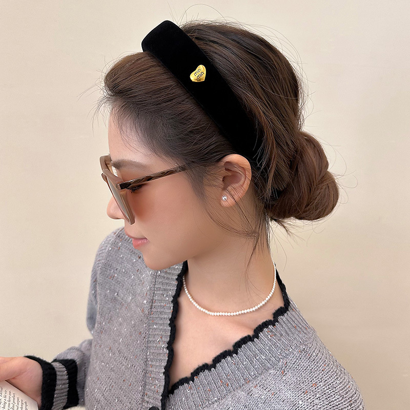Maillard Wind Metal black hair band for Girls, high top pressure hair band, retro velvet face wash hair band, women's hair accessory details Picture