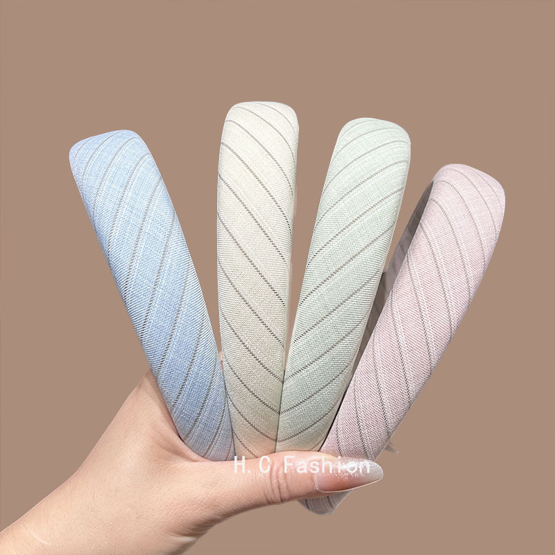 The new Korean-style, simple and elegant striped fabric sponge hairband is retro and fashionable. It's a multi-color headband for women when going out Specification drawing