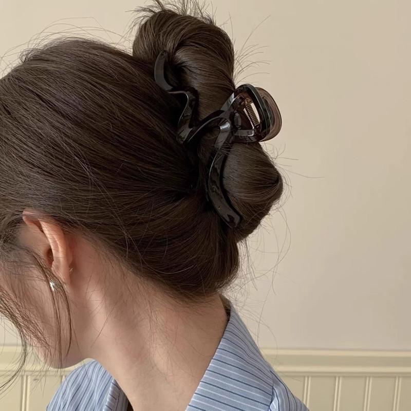 Simple wavy hair clip for women 2024 new high-end style, large hair volume, shark clip for the back of the head details Picture