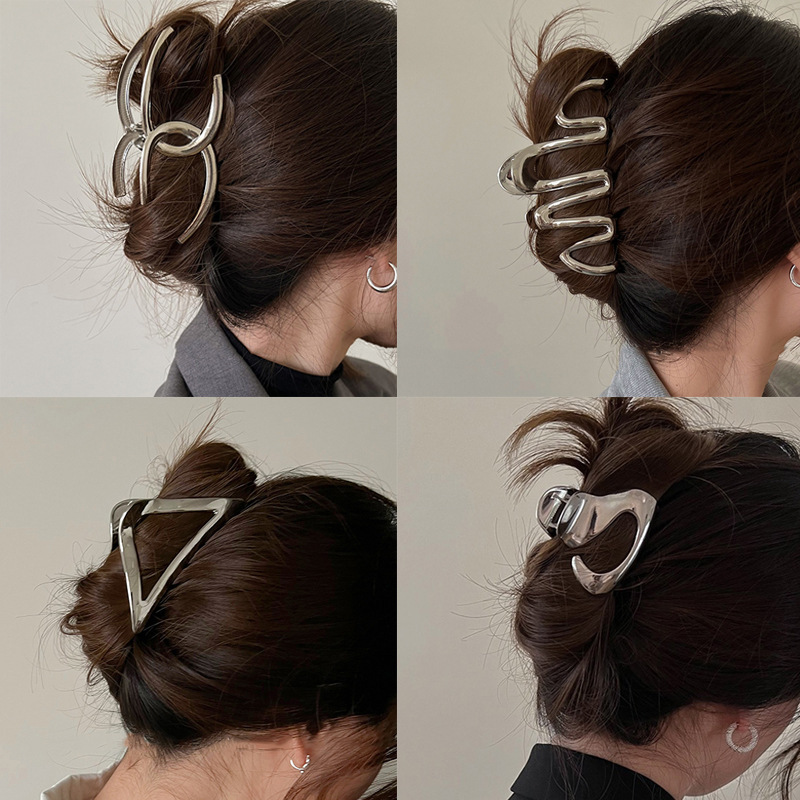 Korean cold style shark clip, niche grab clip, large silver metal hair clip, new ins high-end hair accessory for women details Picture