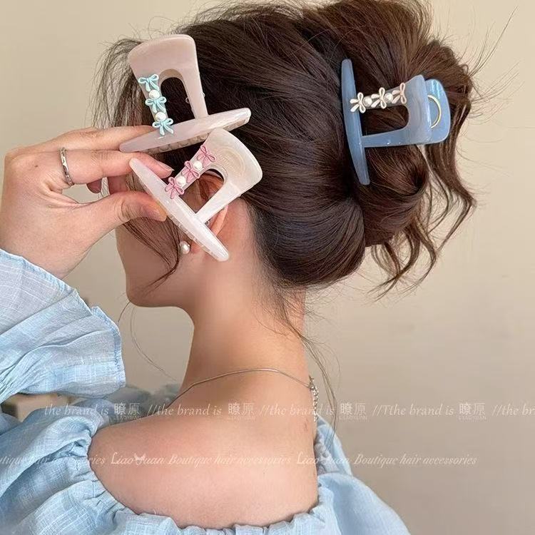 The cute and versatile jelly hair clip, the bow scratch-off clip with a high-end feel, and the shark clip accessory for the back of the head full figure