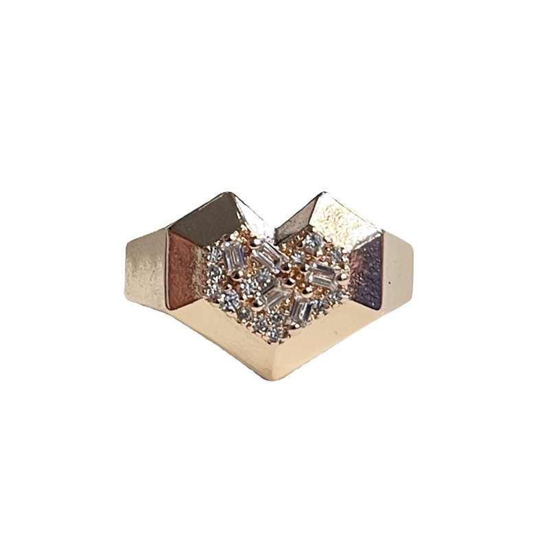 This ins niche design, light luxury rose gold open-top ring exudes a feminine charm and is exquisitely layered for a fashionable index finger ring trend Item Picture