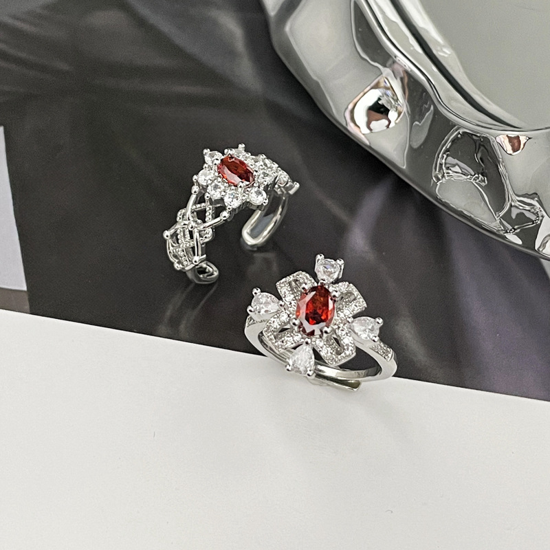 A light luxury and high-end red diamond ring set with flowers and daisies, full of diamonds, adjustable for women, irregular cutouts, exquisite and elegant Specification drawing