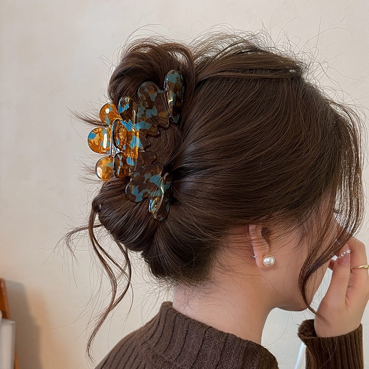 Elegant French petal clipper for women, 2025 new style, high-end look, back of the head updo, stylish shark clip headwear Specification drawing