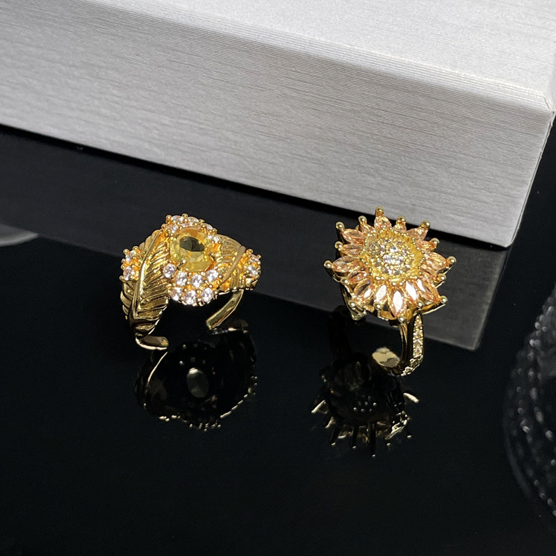 Cross-border European and American high-end, light luxury sunflower gold temperament adjustable ring, heavy industry personality cold style ring Application Scenario