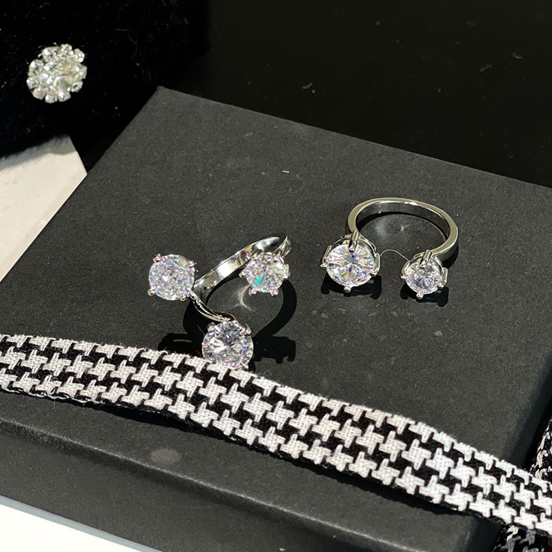 ins High-end, light luxury, super sparkling zircon open ring, feminine, goddess-like, simple, asymmetrical, versatile food ring Application Scenario