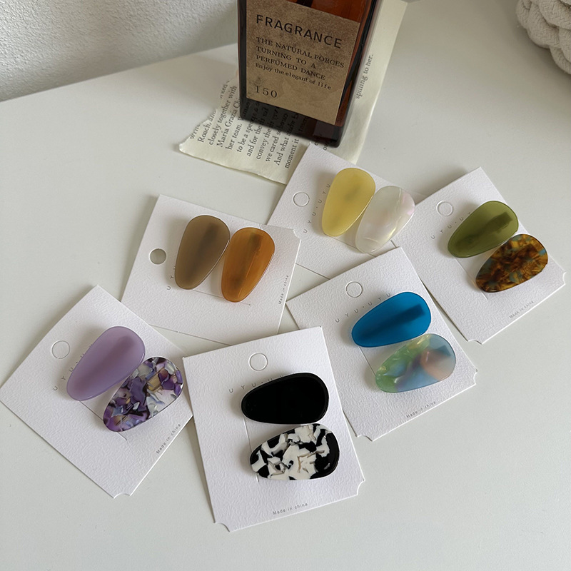 A set of 2 Korean vintage acetate small hair clips, new tortoiseshell hair clips, bangs clips, and stylish side clips Specification drawing