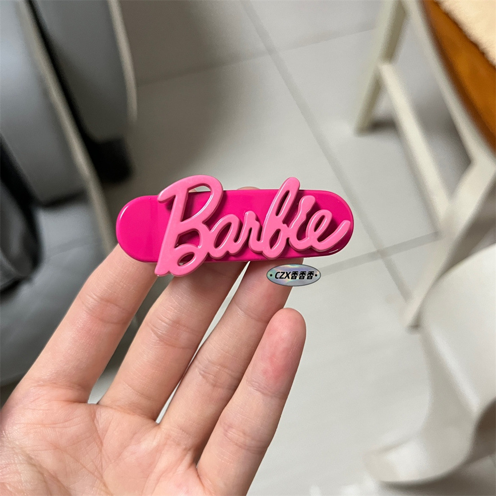 Sweet and cool style rose pink Barbie hair clips, high-end female letter hair clips, bangs clips, ins duckbeak clips, side clips, hair accessories Application Scenario
