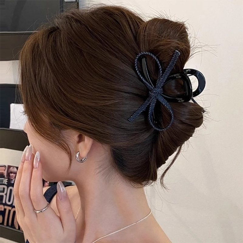 Korean ins simple denim bow clip women's 2025 new Dongdaemun high-end shark clip hair clip Application Scenario