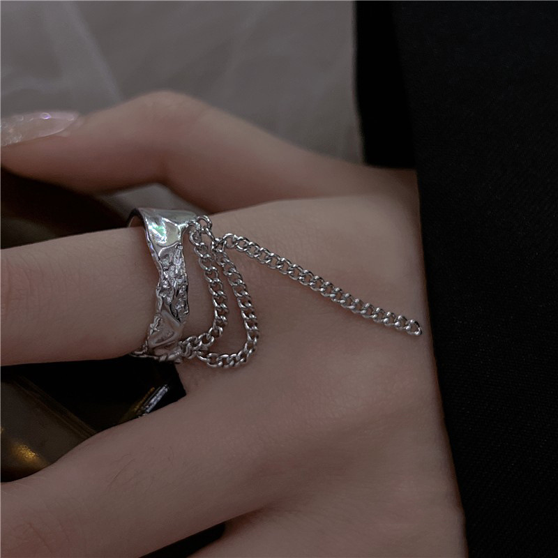 Chain ring, a trendy, individualistic, and luxurious open ring for women on Instagram, with a cold style, sweet and cool, and a niche high-end index finger ring Application Scenario