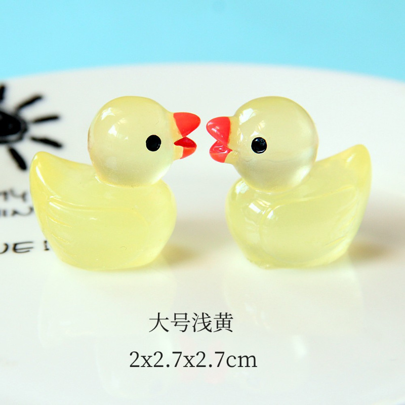Three-dimensional luminous large duck figurines, cute cartoon DIY resin accessories, wholesale of night market stall decorations Application Scenario