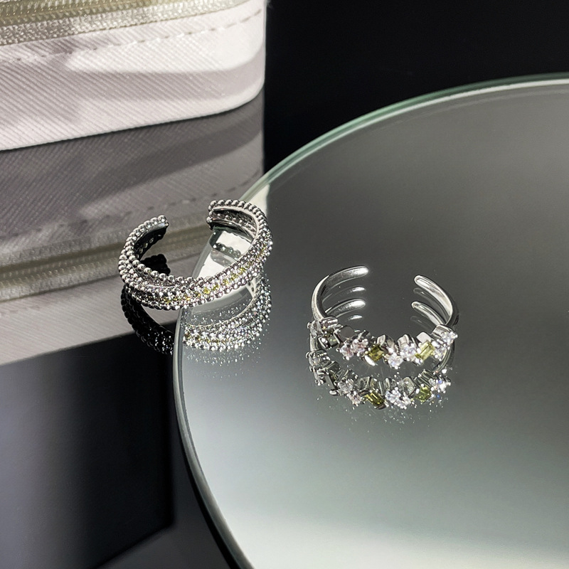 A fashionable and light luxury olive green zircon simple interlaced open ring for women's ins, with a cold style and a high-end feel Application Scenario