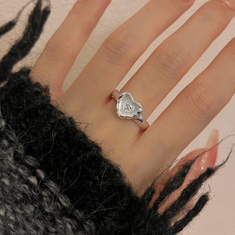 Textured lava heart ring, an irregular heart-shaped, niche design for women, in an Instagram style, with a cold and individualistic vibe, is a popular ring on the Internet full figure