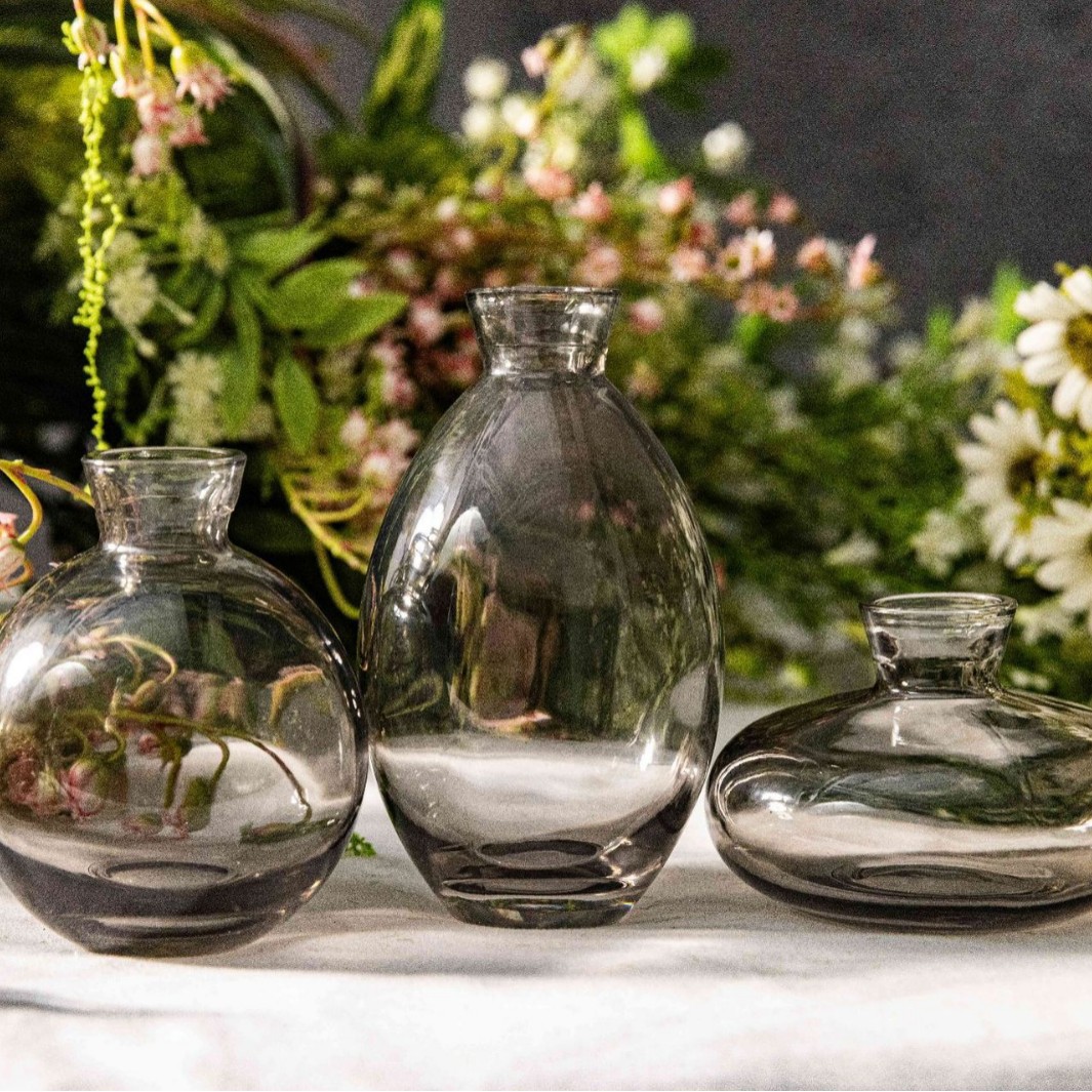 Three-piece cross-border transparent glass vase set, desktop vase, hydroponic flower vase, handicrafts, home decoration, colorful Application Scenario