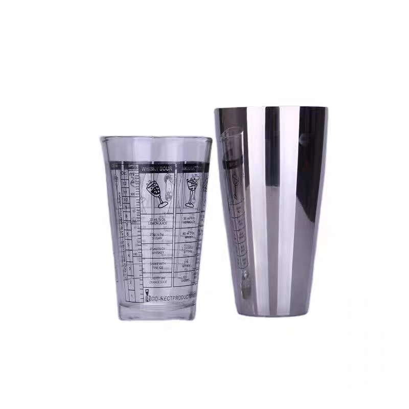 Glass decorative cocktail glasses, American-style cocktail machines, graduated glasses, foreign wine glasses, measuring glasses, commonly used by bartenders Item Picture