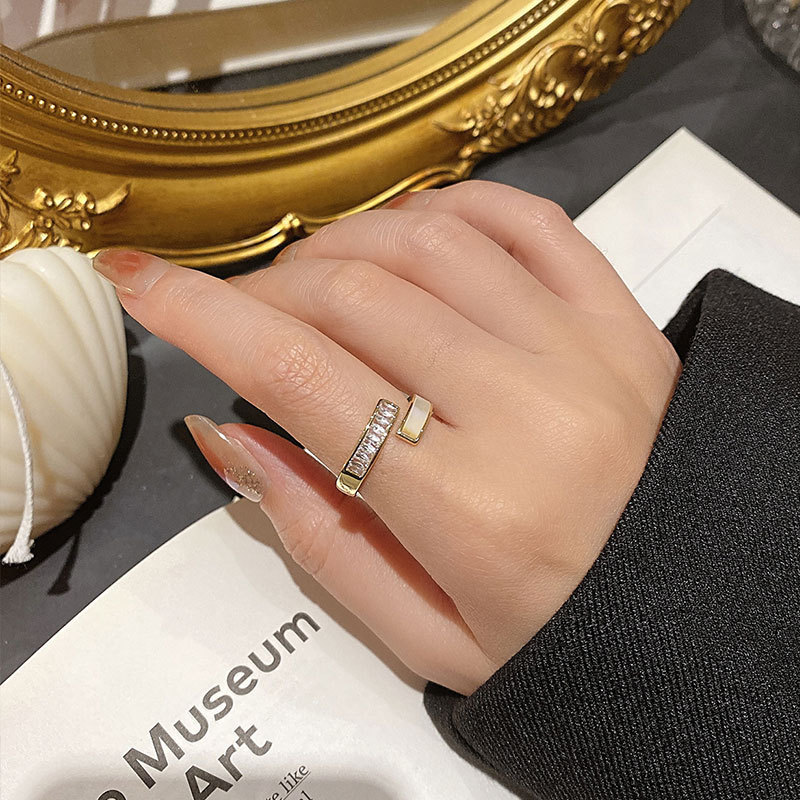 Korean drip glaze, a niche design, light luxury gold, high-end open ring, a retro female Internet celebrity, a personalized and versatile ring Application Scenario