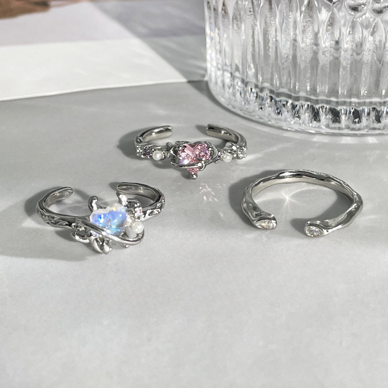 Light luxury and dazzling moonstone open ring, pink diamond heart, niche cold style, sweet and cool, exquisite and versatile food ring Application Scenario