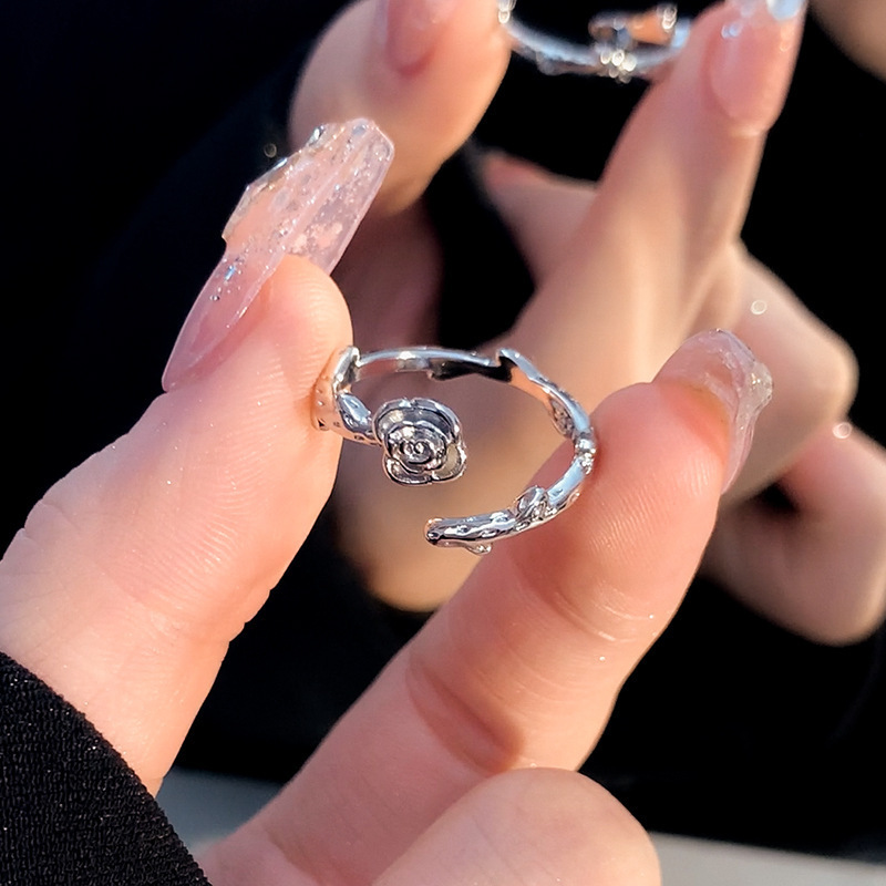 2023 Rose Thorny Open Adjustable Plain Ring Women's Instagram-style niche design Couple's food ring Application Scenario