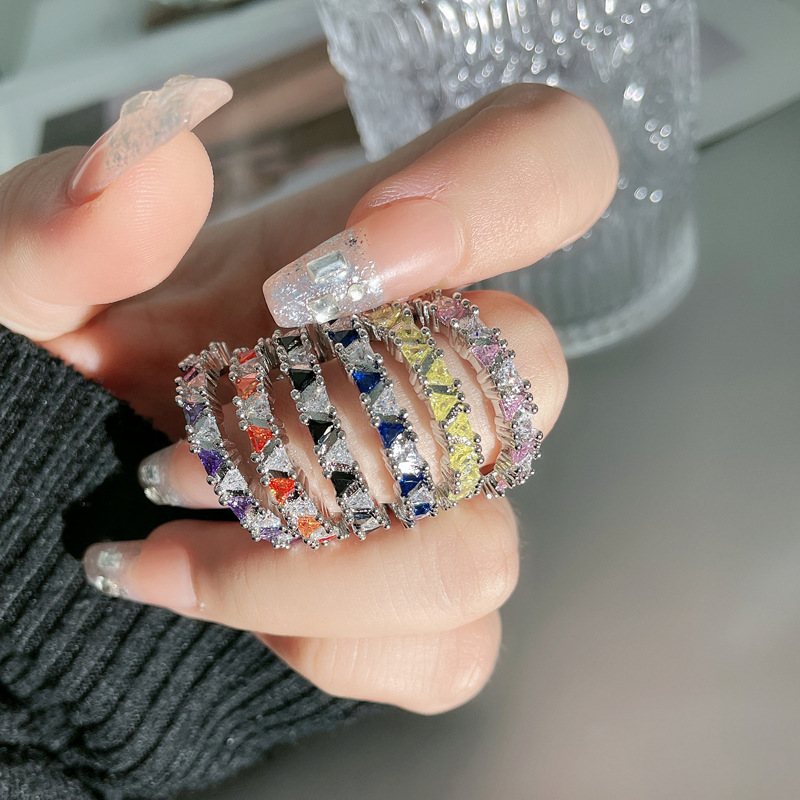 A high-end triangular zircon colored diamond geometric opening ring, a delicate, sweet and cool girl's light luxury ring Specification drawing