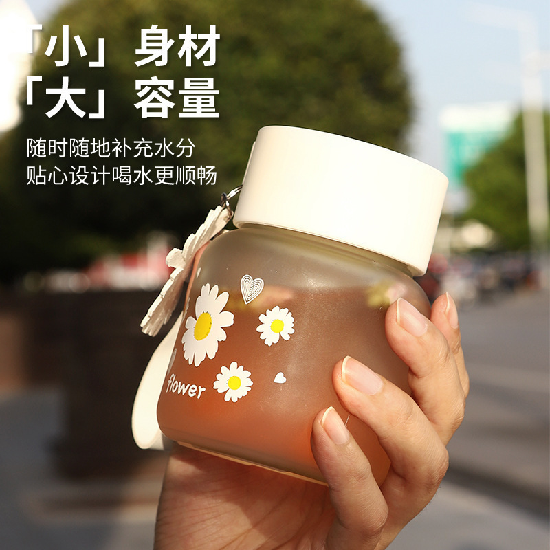 Frosted glass cup, Japanese Daisy water cup, portable and simple mini cup with handle, small and cute milk coffee cup Application Scenario