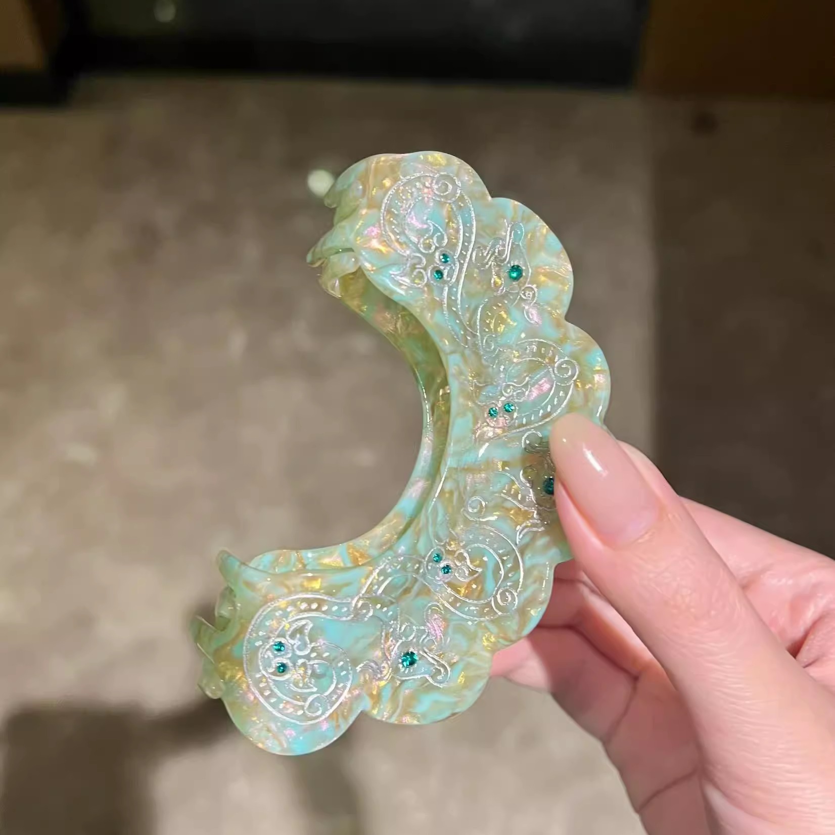 Bao Wan's new Chinese Xiangyun hair accessory, acetic acid hair clip, half shark clip hair accessory at the back of the head full figure
