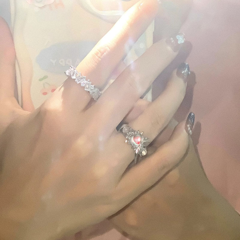 Zircon open ring, a niche design for women, with a cold and cool heart-shaped sweet and hot girl style. It's a fashionable and individual index finger ring trend Application Scenario