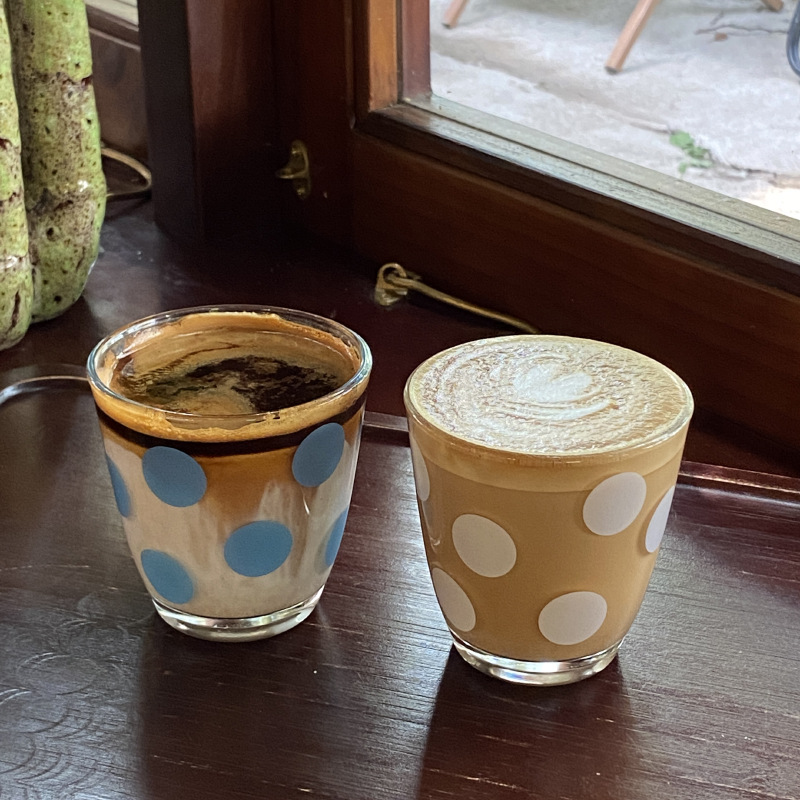Niche homemade blue polka dot glass cups with an ins high-end feel, white polka dot water cups, milk cups, and simple coffee cups details Picture