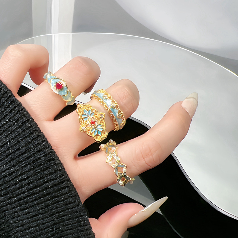 A popular Chinese-style blue lace enamel ring on Xiaohongshu, featuring a light luxury, fashionable and high-end look, is a sophisticated index finger ring for women details Picture