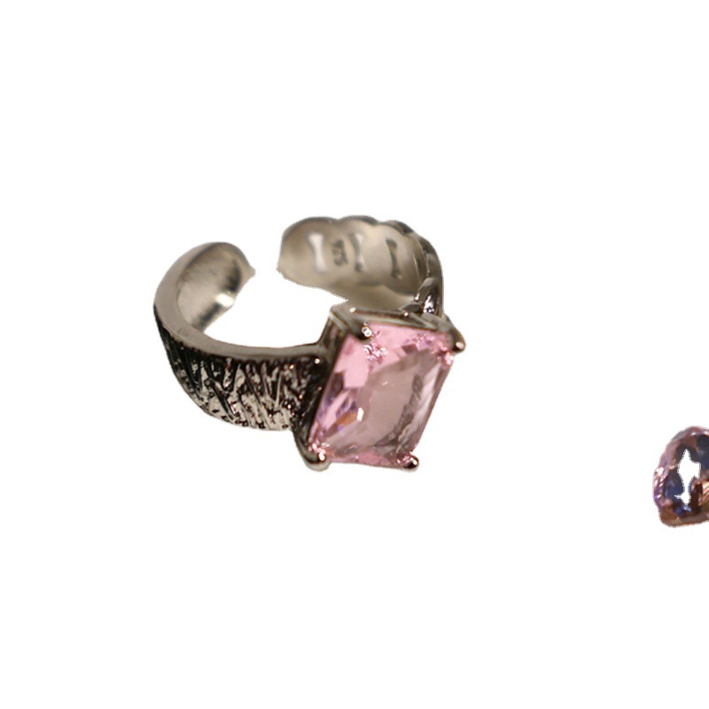 Sweet and cool style pink heart-shaped square diamond open ring, fashionable and elegant for women, light luxury and high-end sense, individual index finger ring Item Picture