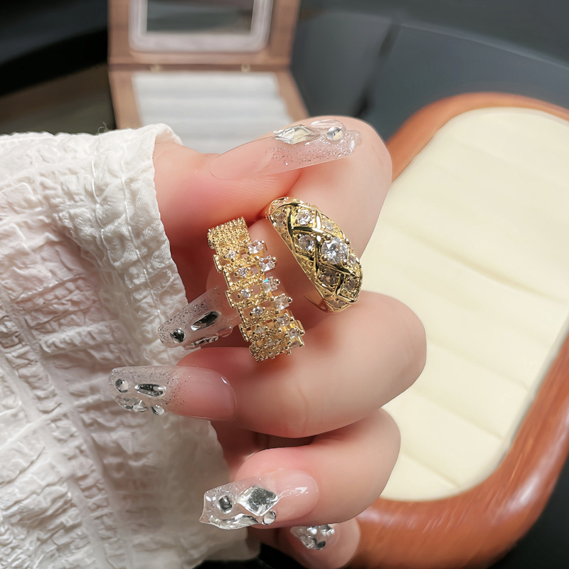 European and American retro light luxury fashion diamond-patterned micro-inlaid open ring for women, exquisitely layered Hong Kong-style niche ring full figure