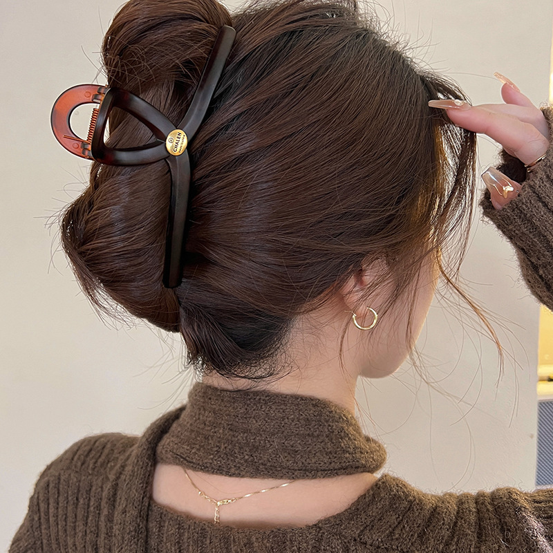 Large tortoiseshell gold label letter grabber women's 2025 new high-end and elegant updo shark hairpin headwear details Picture
