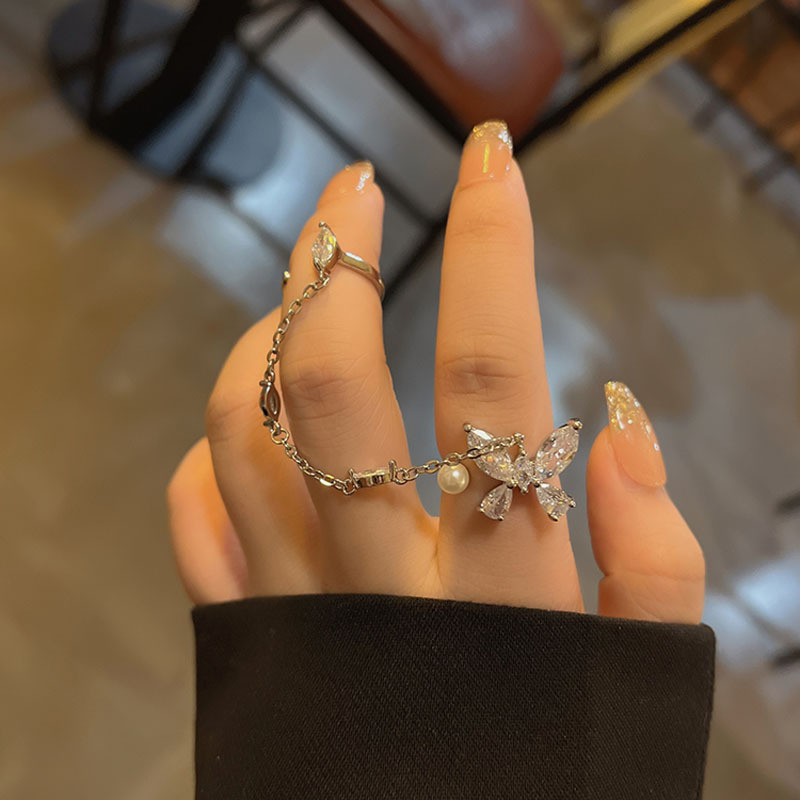 Zircon butterfly chain ring with two fingers integrated, featuring an ins unique and niche design. The opening is adjustable for the index finger ring Application Scenario