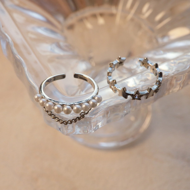 Minimalist and exquisite star-chain five-pointed star opening ring for women's layered wear, exquisite and cold style, niche design food ring Application Scenario