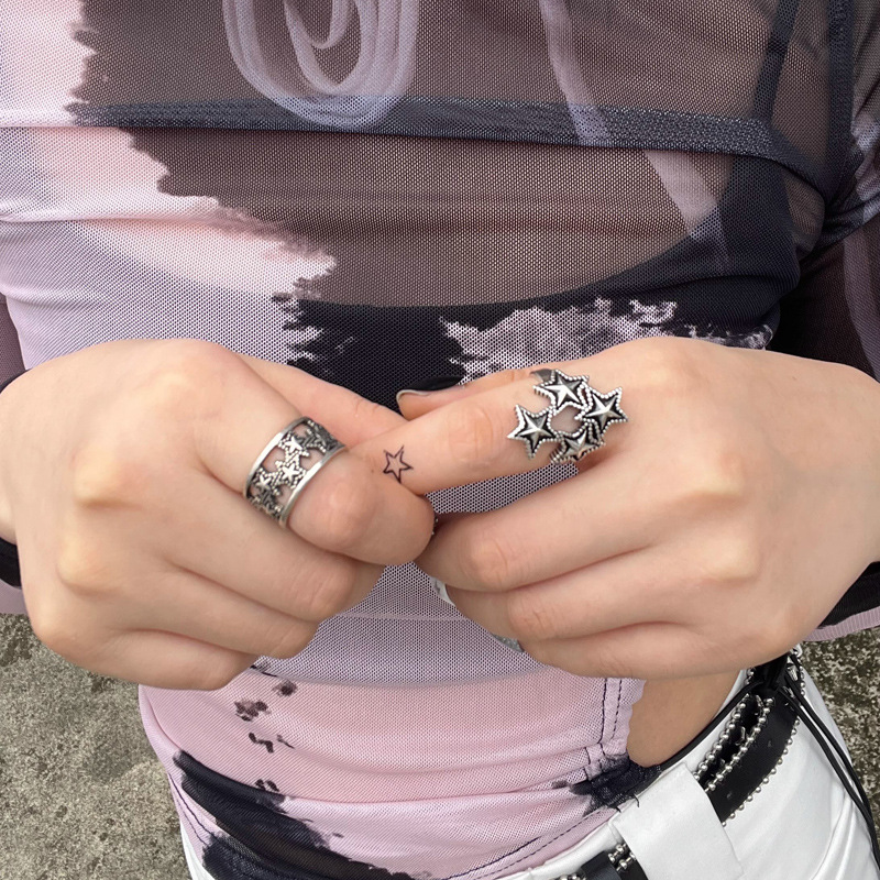 Retro aged, unique and niche star-shaped opening ring with adjustable texture, cool and trendy dark punk index finger ring for both men and women full figure
