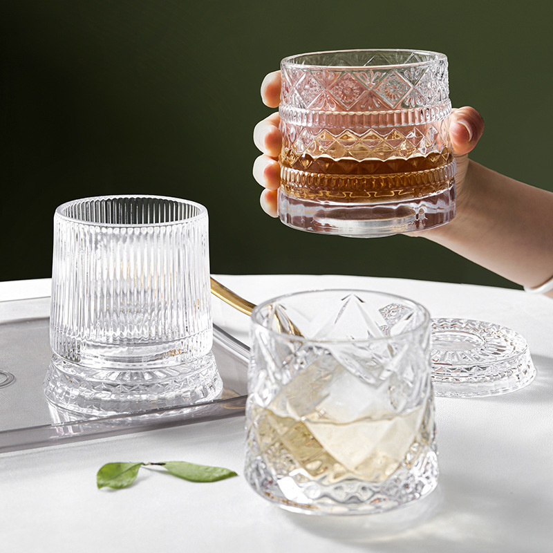 Star Diamond rotating decanter, light luxury unbreakable figure, high-end rotating cup, retro decanter, crystal glass, quick Application Scenario