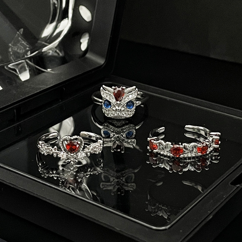 New Chinese-style red diamond heart-shaped opening ring for women, a niche design, light luxury and cold style ring, a unique and elegant accessory full figure