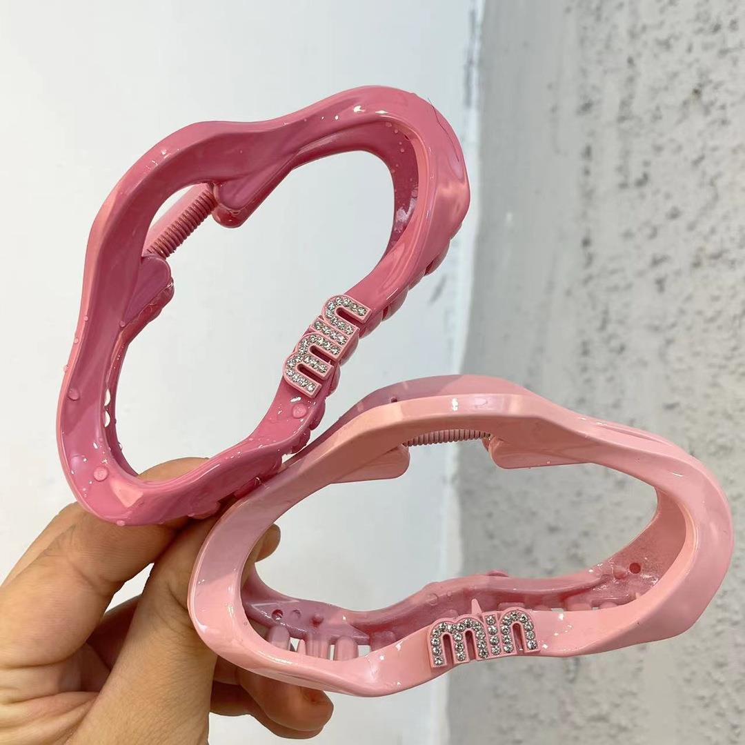 Dopamine Pink Cloud hair clip and hair accessory miumiu letter gripper 2025 new style hair clip back head Shark clip full figure