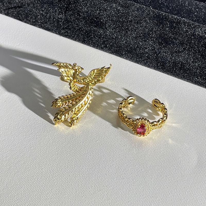 A retro golden phoenix ring in court style, a fashionable, light luxury and elegant Hanfu accessory, a new Chinese-style food ring Application Scenario