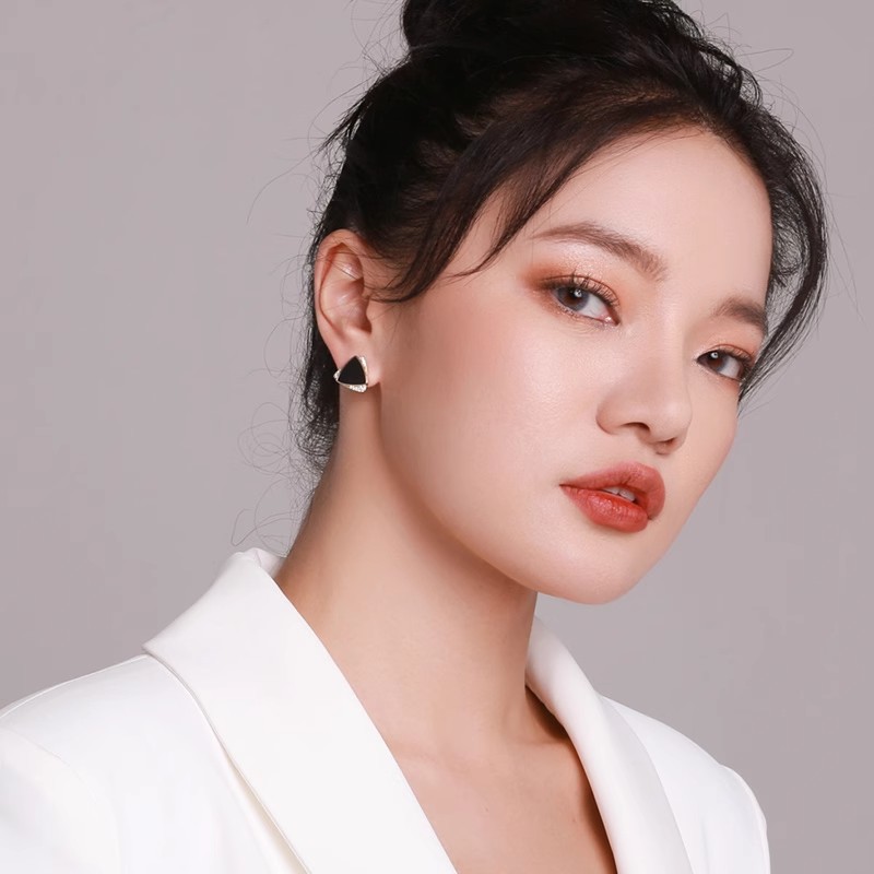 Xuhui brand exquisite and light luxury copper plated with real gold and zirconia 925 silver needle geometric individual fashionable style stud earrings Specification drawing