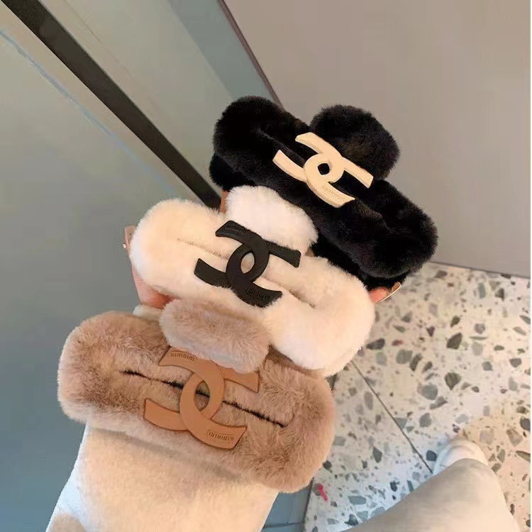 Xiaoxiangfeng Double C Square Grabber Spring/Summer large high-end hair clip, light luxury furry headwear, fluffy shark clip full figure