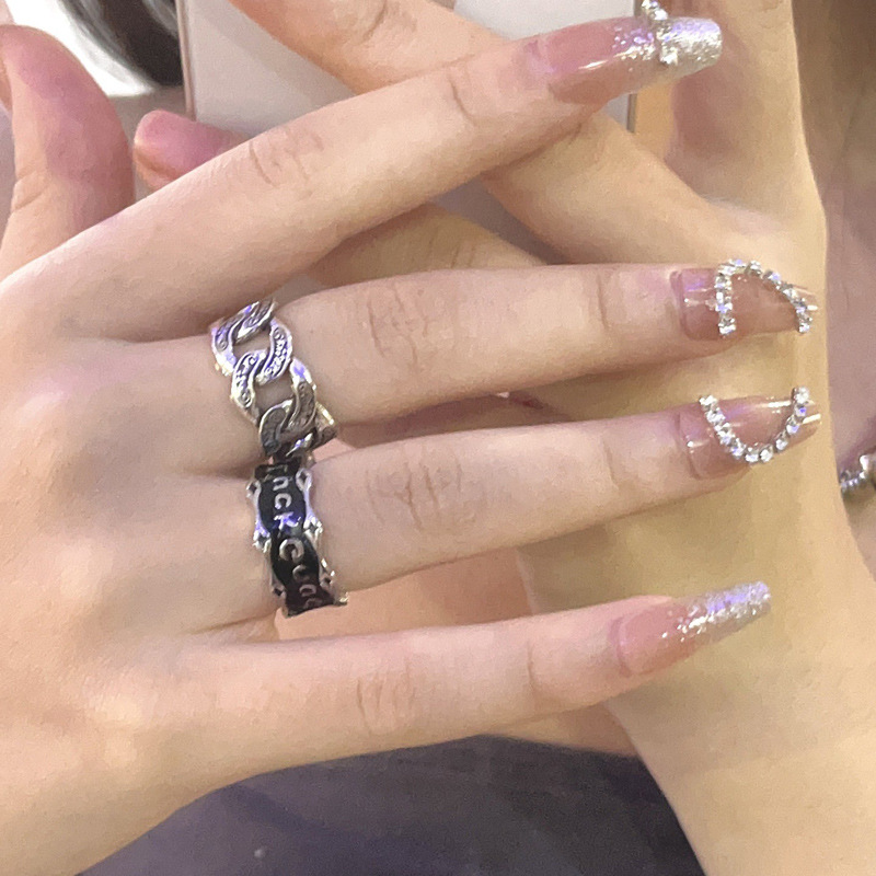 A simple and individual black glazed open ring in the style of European and American Instagram, a cold and cool hip-hop chain food ring for women Specification drawing
