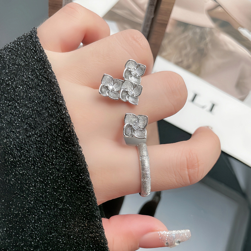 Retro floral brushed texture open ring for women, simple, fashionable, elegant, high-end, trendy and versatile index finger ring jewelry details Picture