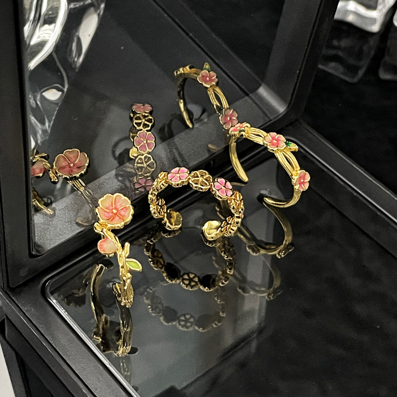 A new retro court-style gradient peach blossom opening ring for women, exuding a sense of light luxury and sophistication, with a unique and sweet floral design Specification drawing