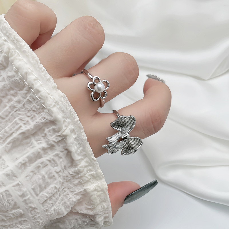 French simple brushed retro bow, fashionable open ring, feminine floral charm, high-end sense, layered food ring details Picture