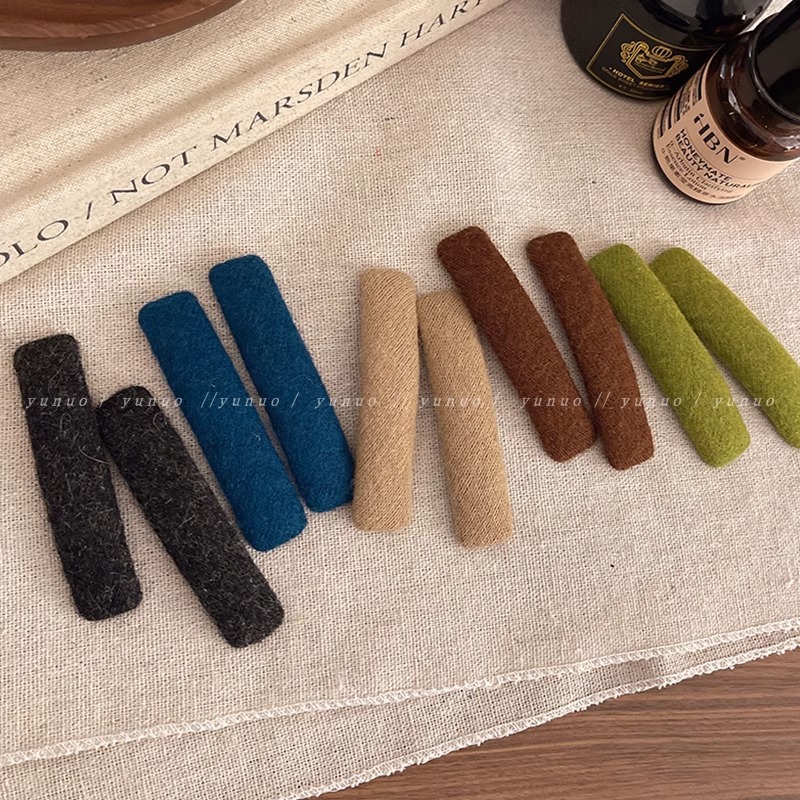 A pair of retro Korean autumn and winter hair clips, women's side clips, side bangs clips and headwear, 2025 new style forehead bb clips details Picture