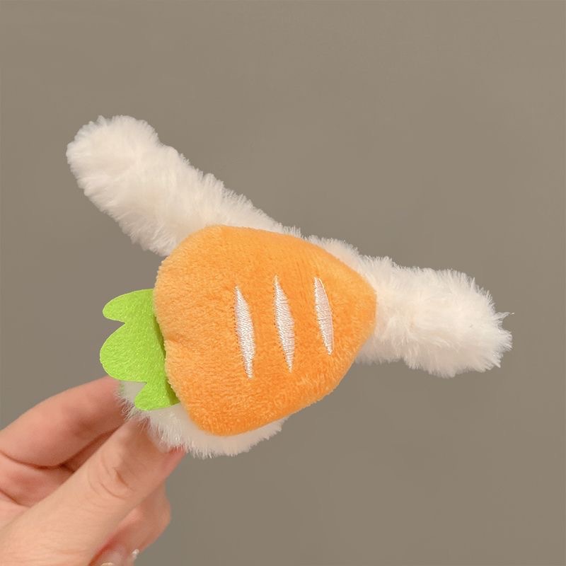 Cute carrot hairpins for women in autumn and winter, plush back of the head clips, headwear, updo hair clips, large shark clips, and hair clips Application Scenario