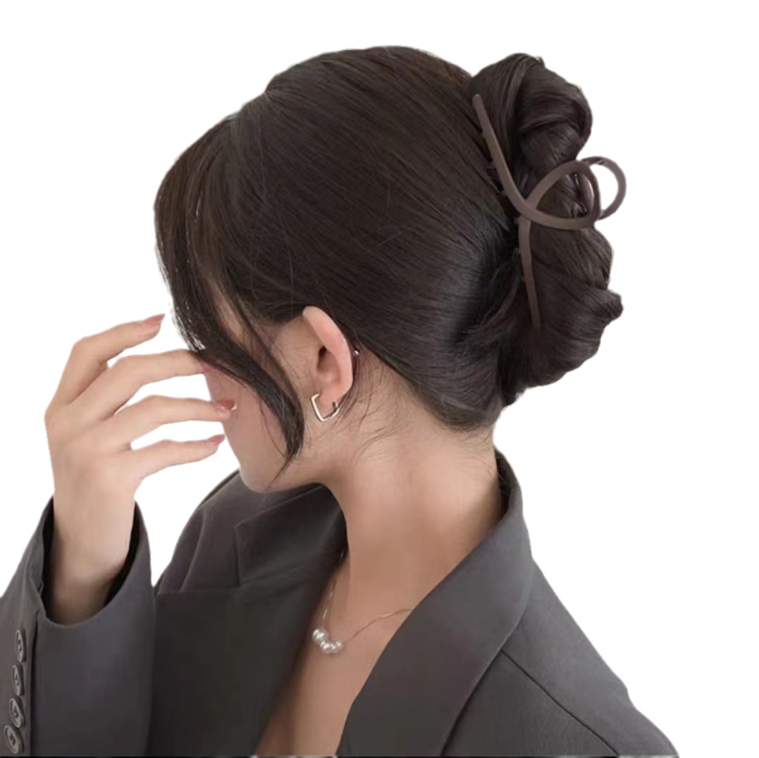 Korean cold style shark clip, niche grab clip, large silver metal hair clip, new ins high-end hair accessory for women Item Picture