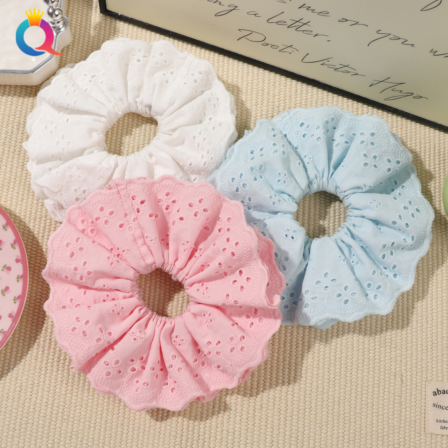 The Qiyue cream-colored oversized lace laid-back style large intestine hair band exudes a sense of sophistication for women. It features a double-layer versatile hair tie and hair accessory Application Scenario