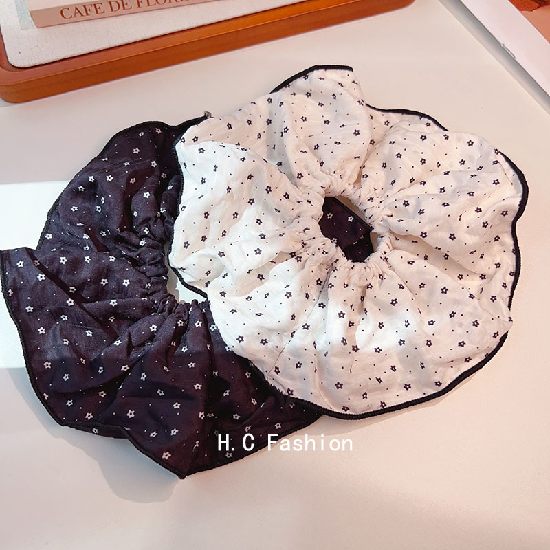 Korean-style fabric floral large intestine hair band, stylish polka dot lockstitch hair tie, versatile hair accessory headband Application Scenario